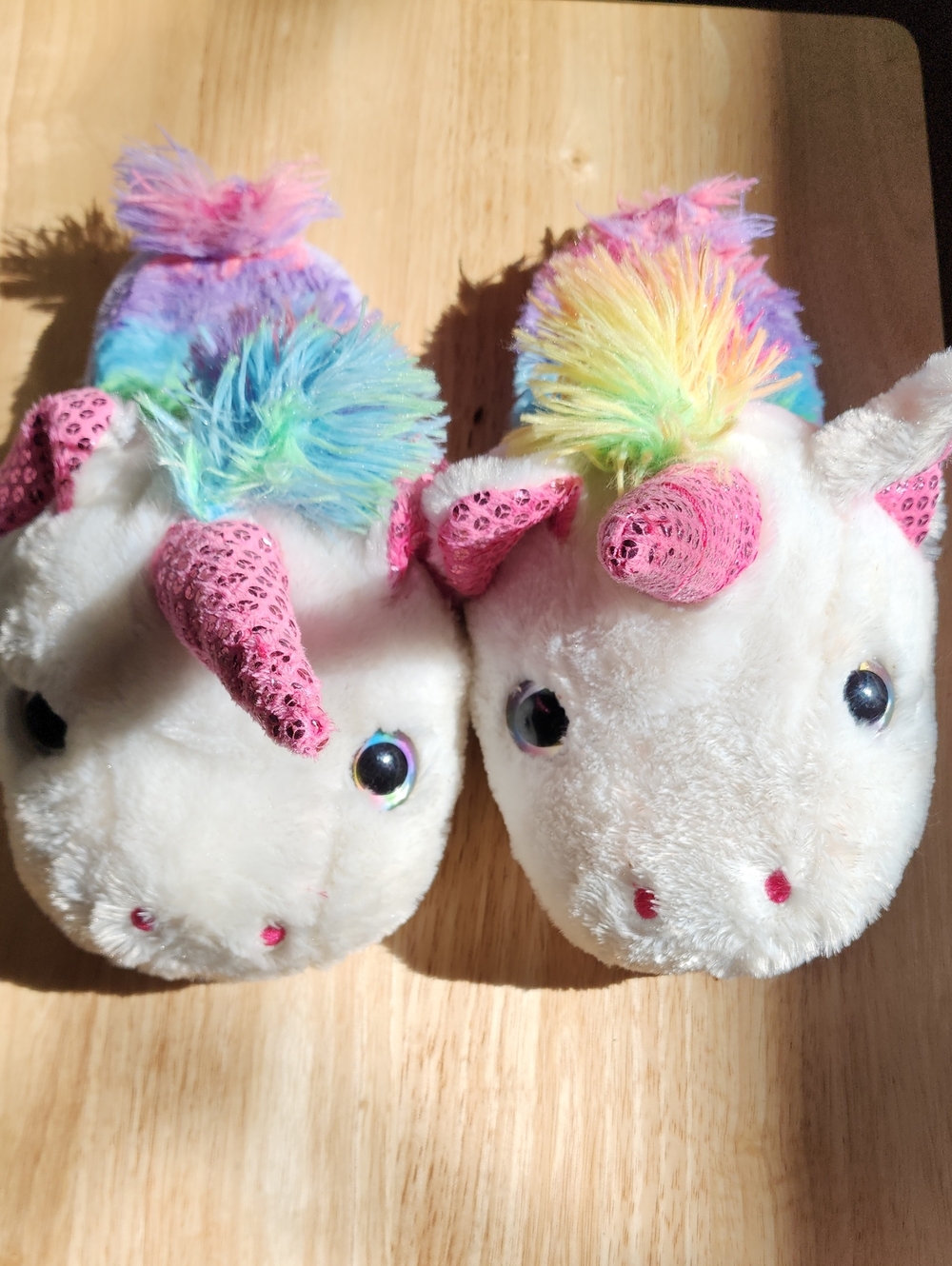 Wonder Nation Toddler Girls Plush Unicorn Slippers White Rainbow Size 4-5 EUC